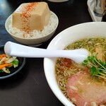 かこい食堂 - ワンタンスープと豆腐ご飯