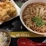 味奈登庵  - 料理写真:きのこと栗のかき揚げそば900円