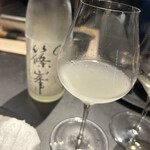 U.KAI - ペアリング④
      マスカルポーネイクラに合わせてシェフがお気に入りの日本酒を合わせたペアリングは最高❗️