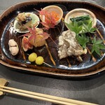 U.KAI - 野菜の八寸
      茄子、金山寺味噌、ラタトゥイユ、小松菜、　　　　　　　　　　　落花生、黒いちじく、鬼灯、銀杏、天然舞茸天ぷら