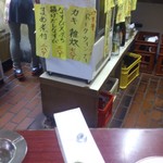 たつみ - いたる所にペタペタと短冊が貼られています。