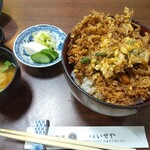 226163228 - しらうお天丼。しらうおに小柱を加えた“かき揚げ”です。濃い丼つゆなのに、しらうおの味を引き出す方へ働いています。