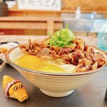 岸井うどん - (おそらく)常に茹でたてかも
            ボリュームはなかなかですよ⤴︎⤴︎