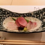 寿司と日本料理 銀座 一 - 初めて甘めの醤油でお刺身を食べました。こんなに美味しいとは思いませんでした！