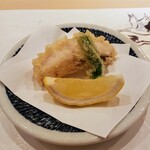 寿司と日本料理 銀座 一 - 鯛のふんわりした身と薄衣が絶妙✨