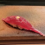 寿司と日本料理 銀座 一 - 漬けまぐろ