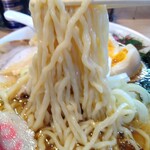 中華そば　金ちゃん - ワンタンメンの麺リフト