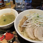 Ramen Unari - つけ麺中(200g)ジェノベーゼ(200円追加)