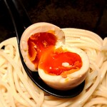 麺屋 周郷 - 煮卵、トロッとして旨い