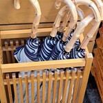 麺屋 周郷 - 貸し出し用の傘を置かれる配慮が嬉しいですね