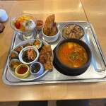 KIMBAP LABO - キンパセット 1,280円ランチ
キンパ
スンドゥブ
チキンスタンダード
チヂミ
チャプチェ
パフェサラダ