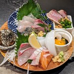居酒屋 でべそ - 料理写真:さしみのもりあわせ(小)　1,800円