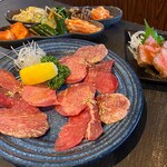 蔓牛焼肉 太田家 - よし蔓コース¥3,300(6月当時)
            2人前より｡※写真は3人前分