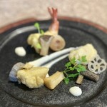 清水園フサ - 《温前菜》帆立貝と海老のベニエ カブのブルーテ