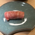 鮨 栄美古 - このお肉の寿司、うんまーいってなりました