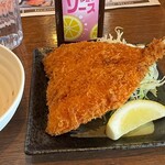 Izukougembiru - 金目鯛の煮付けとアジフライ定食 1980円。