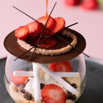 ATELIER CHOCOLAT ENTRE - 【カフェ】いちごパフェ～春庭～（期間限定）