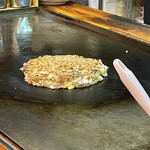 Okonomiyaki Teppanyaki Hinaya - ちょい大き目のお好み焼き