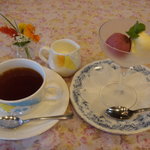 レストラン 敏の味 - ジェラードの盛り合わせと紅茶