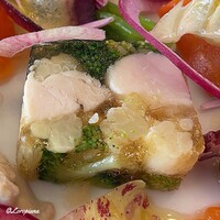 DADA - 清流鶏とシューフルールとレ フルール デゥ コルザのテリーヌ 生落花生のソース