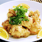 Deep-fried young chicken with sweet and sour sauce