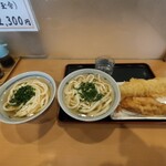 Sanuki Udon Joube - 左から冷かけ、温かけ、穴子天とり天たまご天　計¥1,390