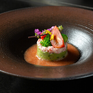 和と洋を組合せたシンプルで洗練された"お皿とカトラリー"