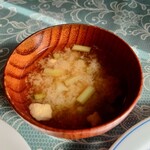 シャンティ - "大根の葉"と"お豆腐"のお味噌汁。