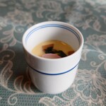 シャンティ - 何が出てくるか、楽しみながらいただくことができる"茶碗蒸し"。