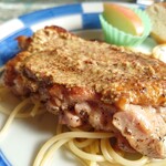 シャンティ - 醤油の効いた、濃い味付けのマスタードソースでいただきます。