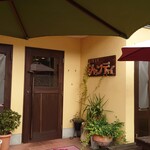 シャンティ - 歴史を感じる看板には威厳があります。