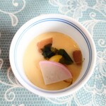 シャンティ - ランチ恒例の"麻紐くじ"で当たった、具沢山の"茶碗蒸し"。