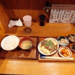 Wabi suke - わびすけ昼のおばんざい定食800円。