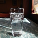 シャンティ - 管理が行き届いているグラスで提供される、氷がしっかりと入ったお水。