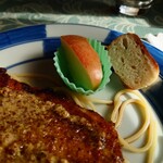 シャンティ - "バゲット"と"フルーツ"が添えられています。