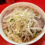 Ramen Jirou - 小ラーメン　ヤサイ少なめ、ニンニク少し