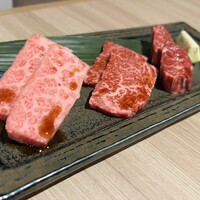 近江うし 焼肉 にくTATSU 青山本店 - 