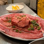 ツラとキモ 炭火焼肉 いわしげ - 