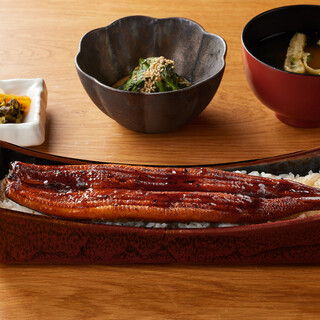 Uses eel from Kagoshima Prefecture. Savor the eel jus made with exquisite craftsmanship