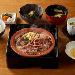 Enjoy Wagyu beef. Wagyu Beef Sukiyaki Gozen / Wagyu Beef Grilled Gozen