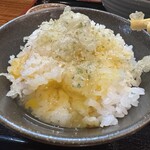 うどん処 重己 - 追い天かす