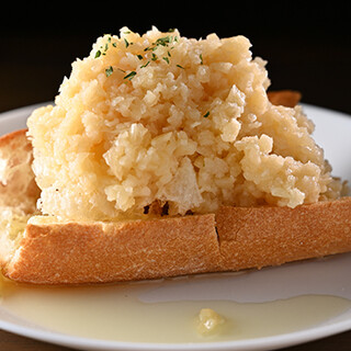 In addition to our signature menu “Garlic Toast”, we also have a wide variety of garlic dishes.