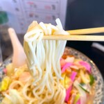 西海亭 - 麺は柔らかめ。ここは賛否が分かれるところ