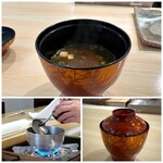 Sushi Uchio - ◆お葱とお豆腐の赤だし、これも目の前で仕上げられます。お味噌の味わいが好み。