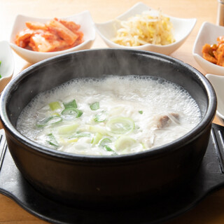 一日煮込みの「ソルロンタン」、美容と健康に優れたスープ