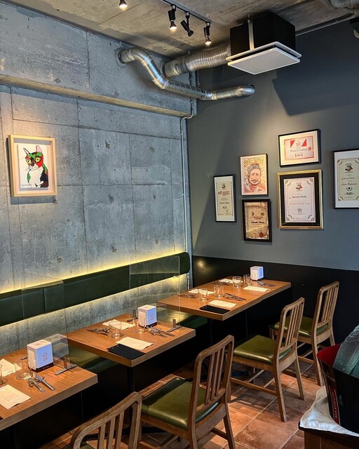 座席 : ピッツェリア トラットリア ダ オカピート （Pizzeria