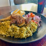 ロボ デ マル オオタニ - アロス・コン・ポヨ。
      スパイシーな鶏の炊き込みご飯。めっちゃｳﾏ！！