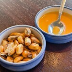 ロボ デ マル オオタニ - カンチタとアヒ・アマリージョ。
      揚げとうもろこしと黄色唐辛子の辛いソースです。