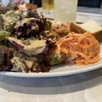 ESOLA - 横から…奥様にも同じ分だけ前菜サラダが来る