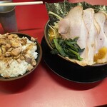 豚骨醤油ラーメン 王道家 - 